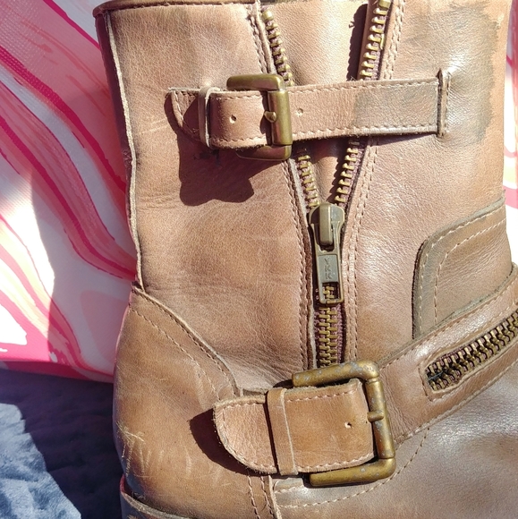 Leather boots - Picture 10 of 16